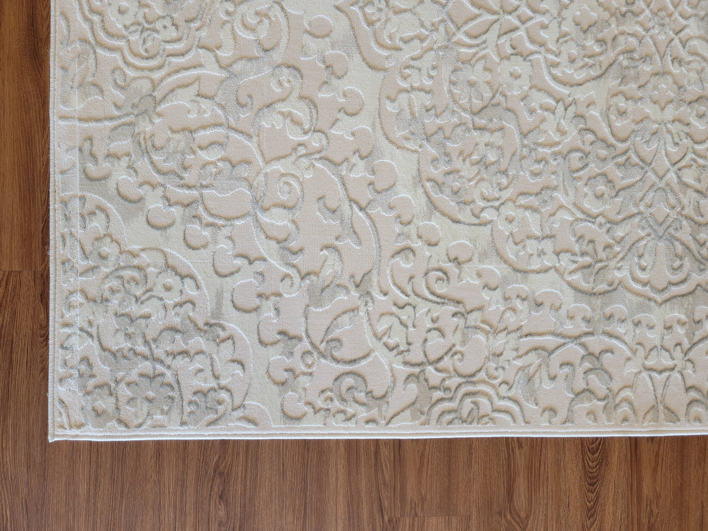 Airmont Modern Traditional Area Rug. Cream, White, and Light Gray