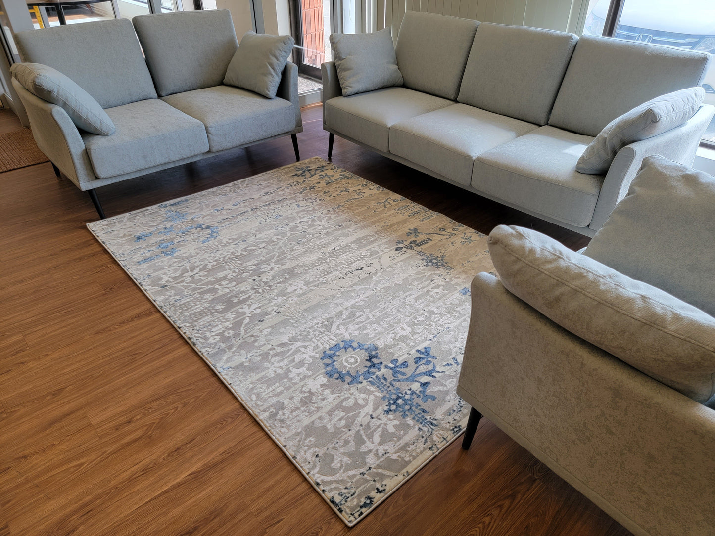 Airmont Damask Area Rug. White Smoke , Gray, and Navy