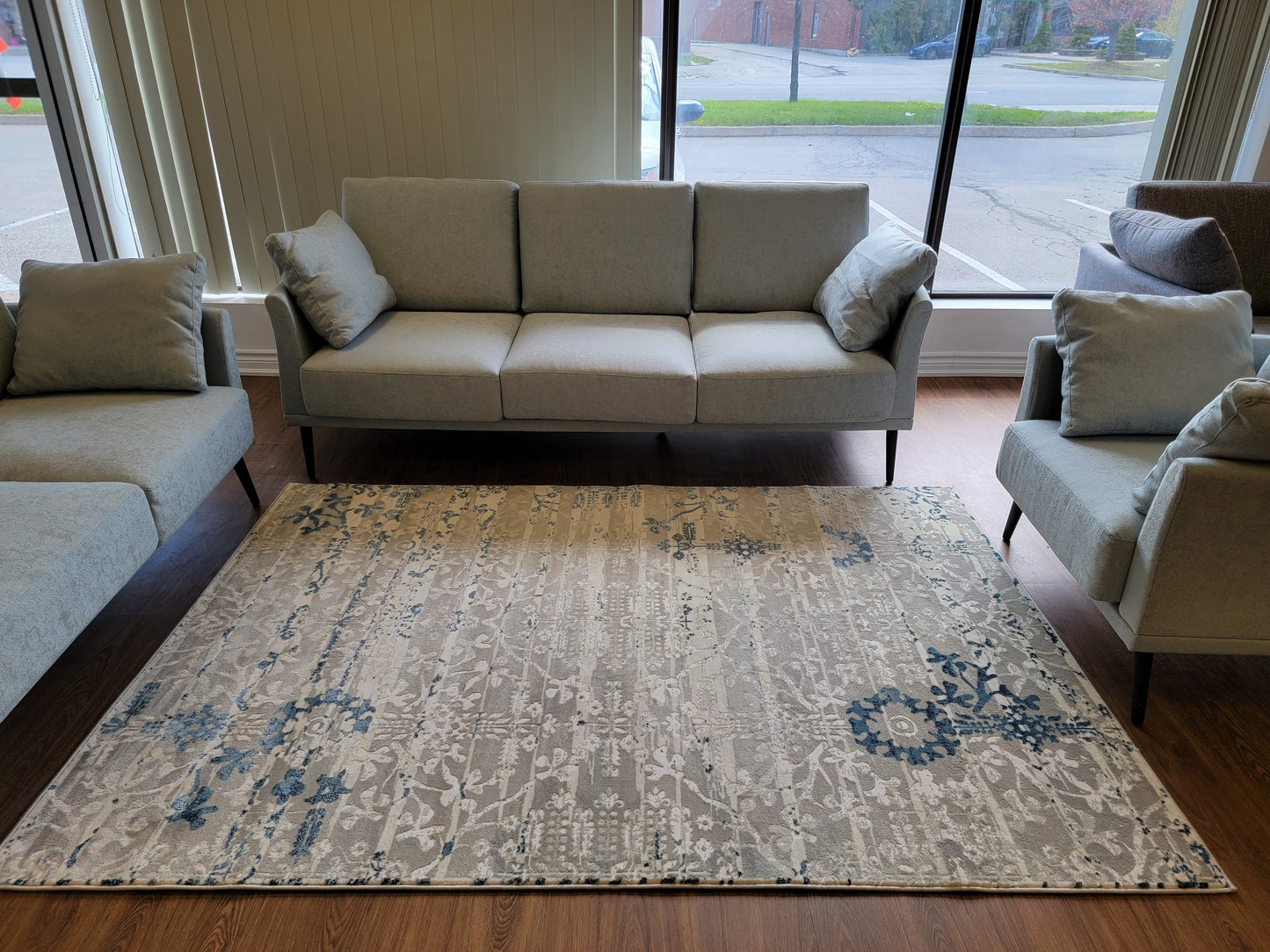 Airmont Damask Area Rug. White Smoke , Gray, and Navy