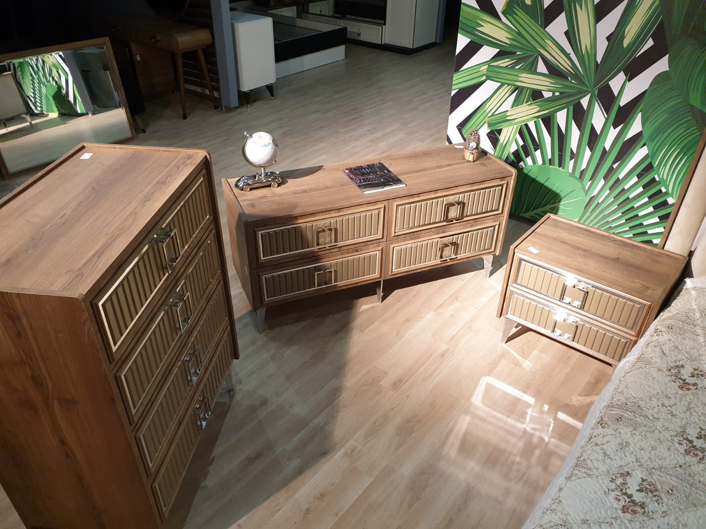 Alberta Queen Bed