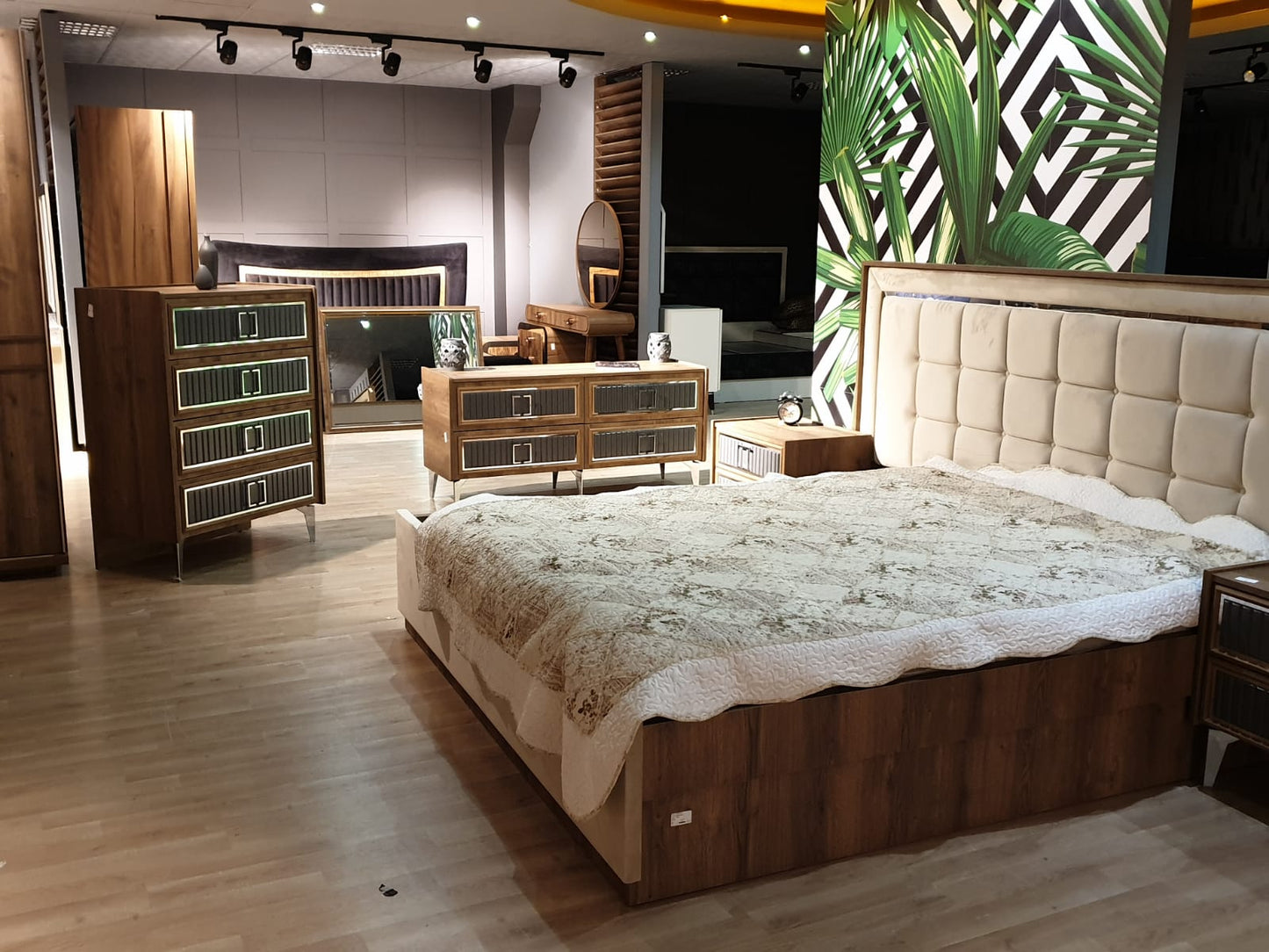 Alberta Queen Bed