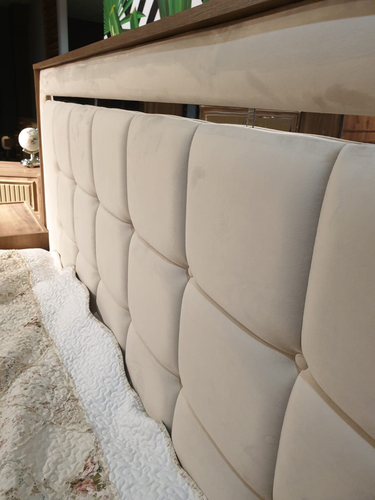 Alberta Queen Bed