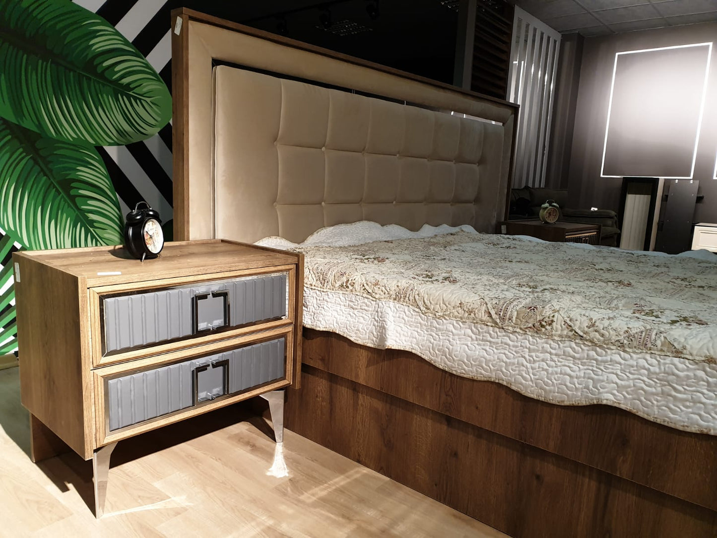 Alberta Queen Bed