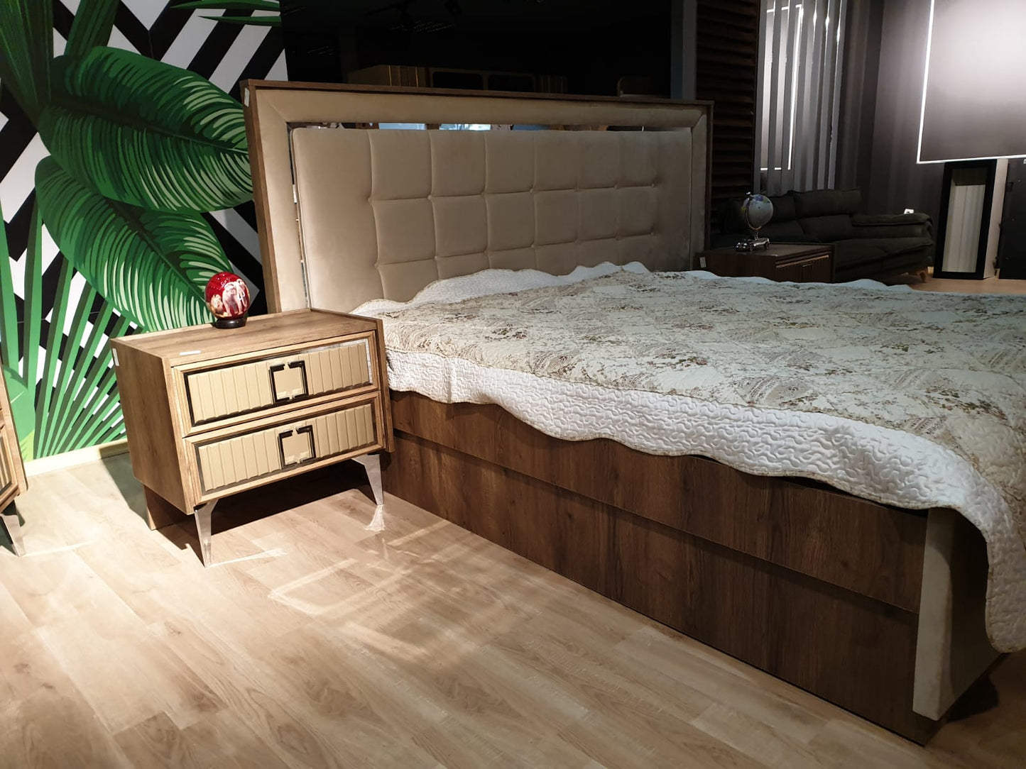 Alberta Queen Bed