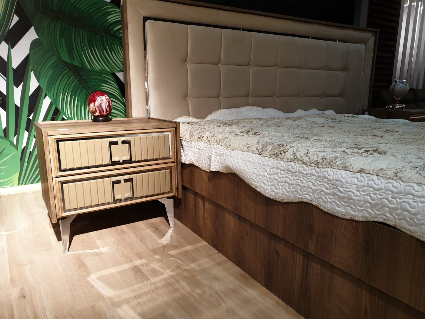 Alberta Queen Bed