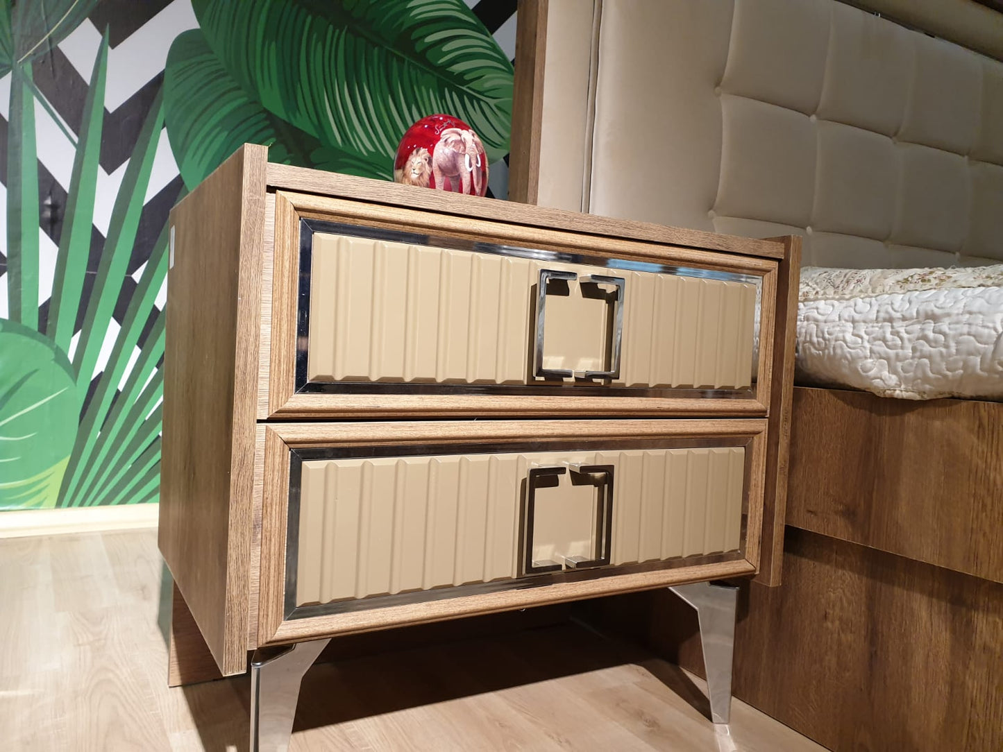 Alberta Queen Bed