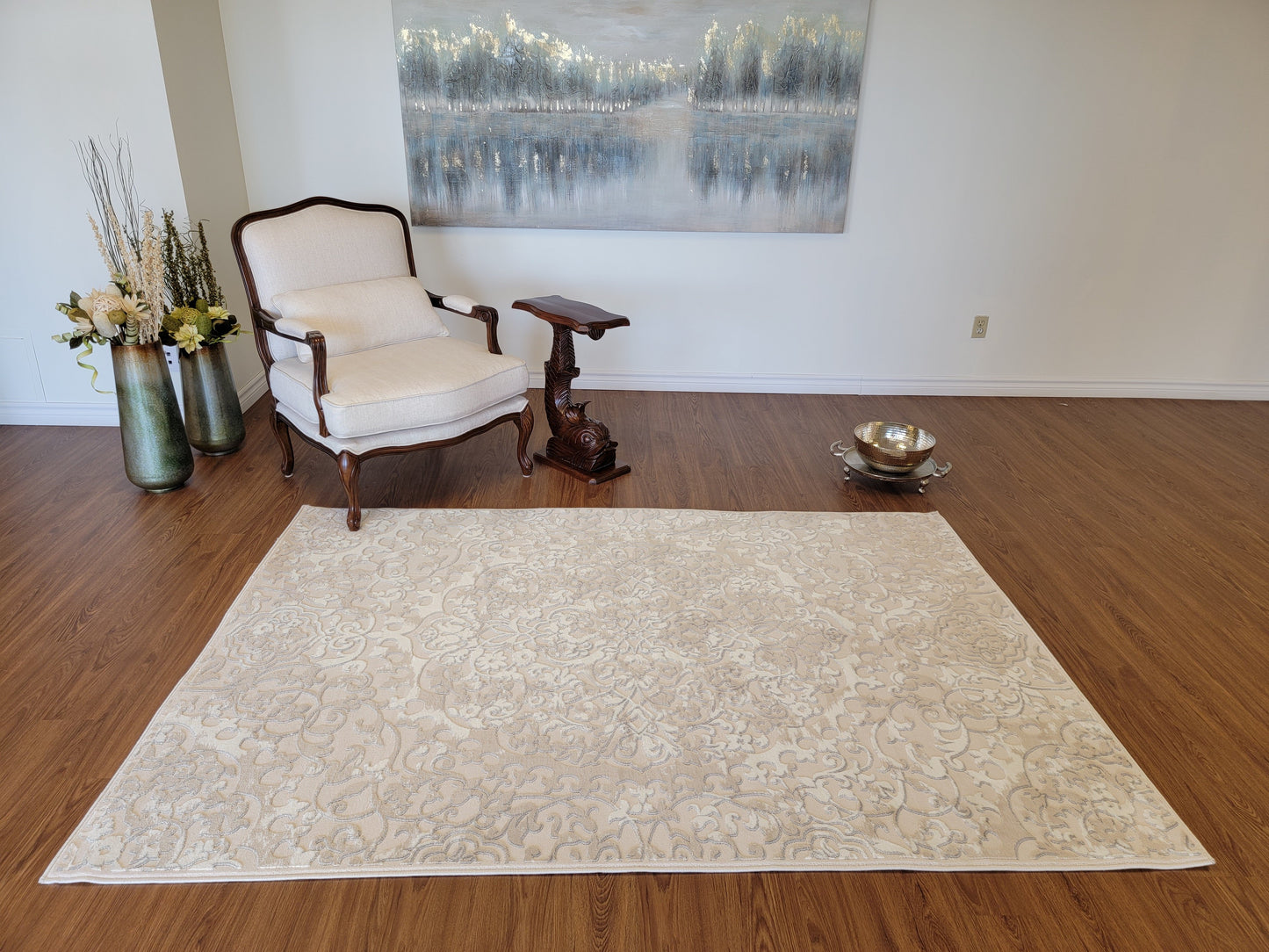 Airmont Modern Traditional Area Rug. Beige, White, and Silver