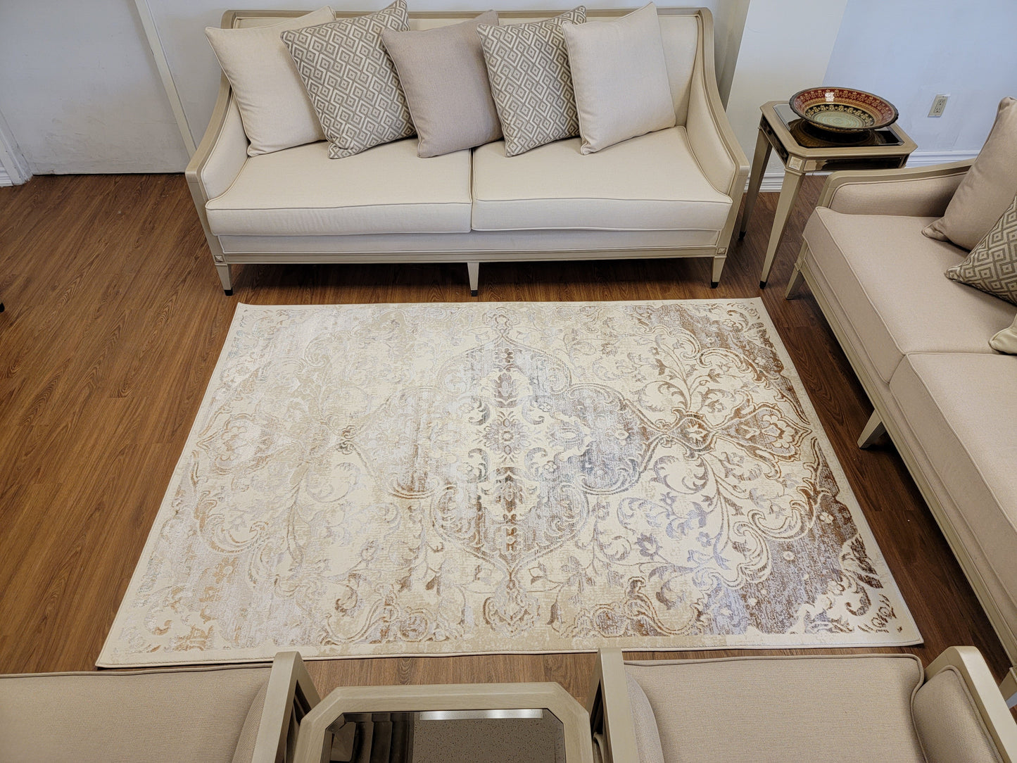 Emojy Modern Traditional Area Rug. Cream and Brown
