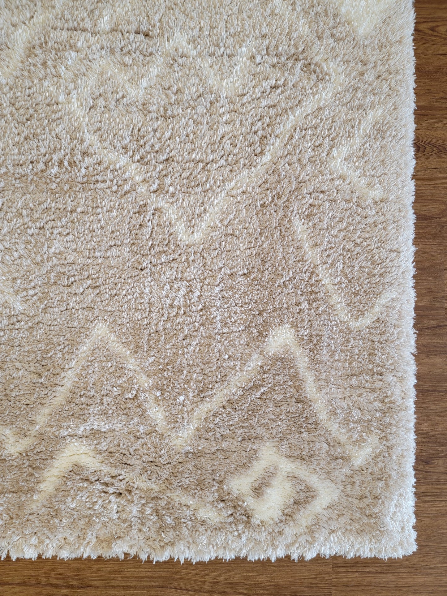 Flokati Shag Area Rug. White and Tan