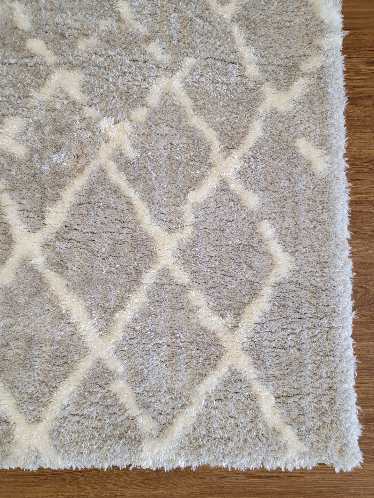 Flokati Shag Area Rug. White and Light Gray